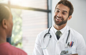 Rede Mater Dei de Saúde abre vaga para médico; venha conferir!